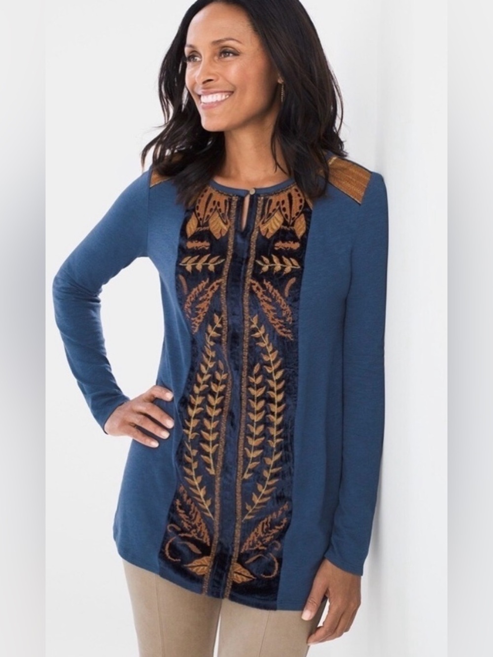 Chico's Top Sz 1 (M) Blue Embroidered Knit Artsy Earthy Boho Festival Zenergy